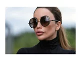 Okrúhle slnečné okuliare sú späť